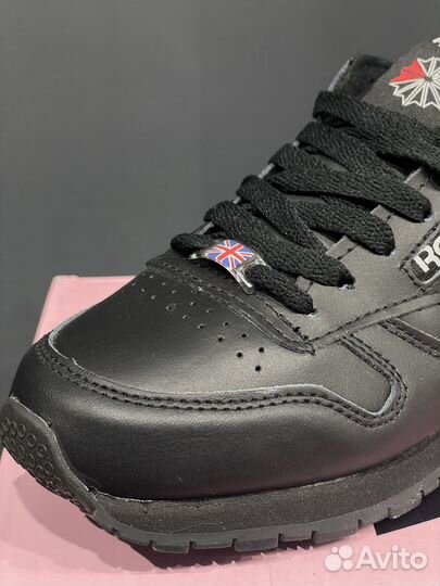 Reebok Classic Leather Black. Женские кроссовки