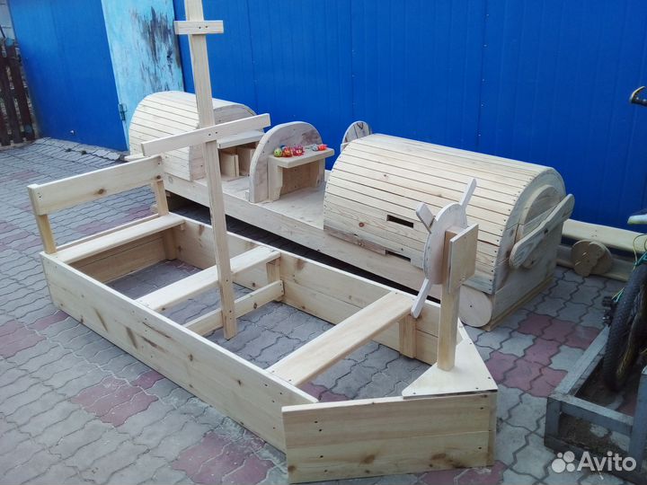 Детский кораблик