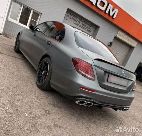 Насадки на выхлоп в стиле 63 AMG хром W213 рест