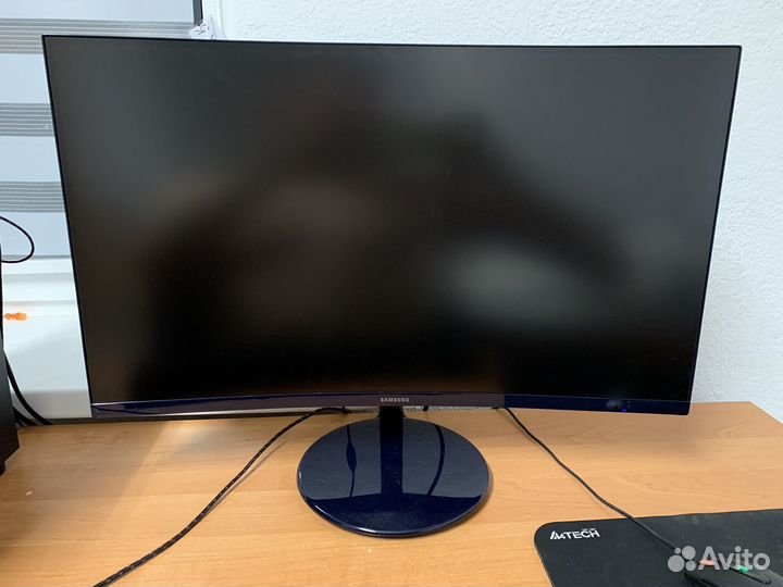 Монитор Samsung 27 изогнутый