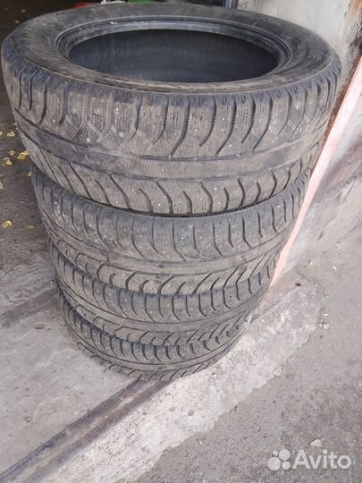 Bridgestone Ice Cruiser 7000 215/60 R17