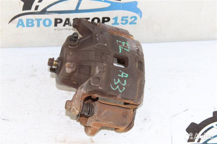 Суппорт тормозной передний левый Nissan Cefiro A33