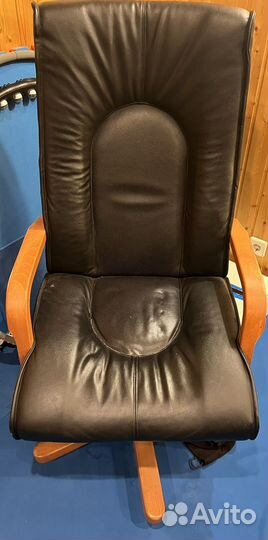 Офисное кожаное кресло б/у