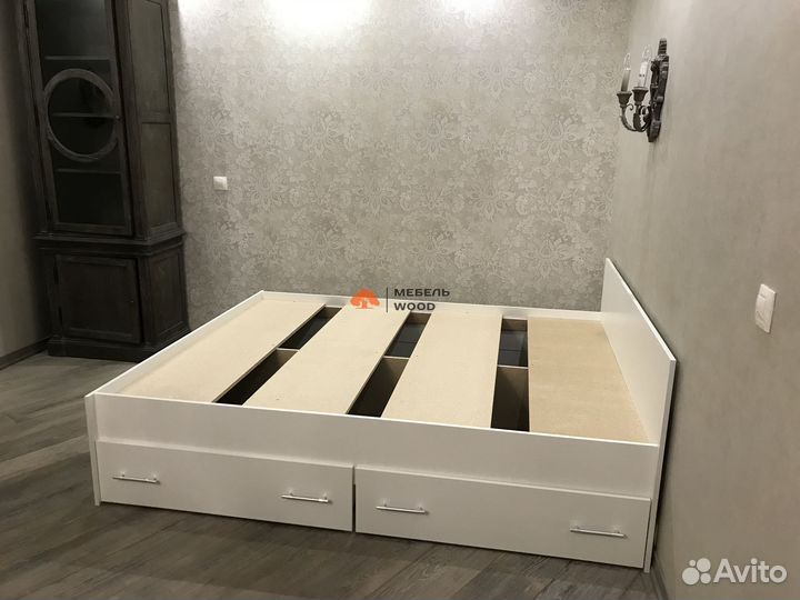 Кровать