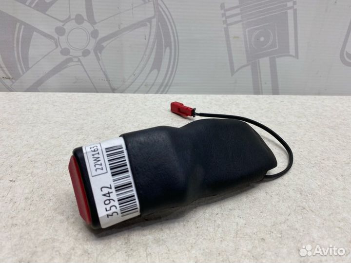 Замок ремня безопасности задний центральный