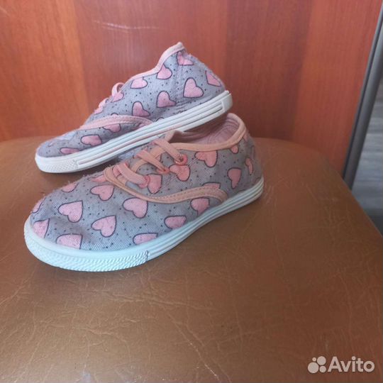 Кроссовки для девочки 23,26,27 размеры