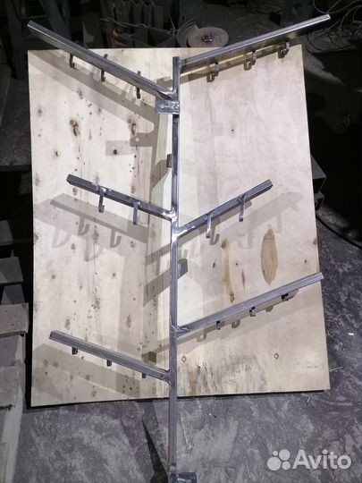 Вешалка настенная металлическая