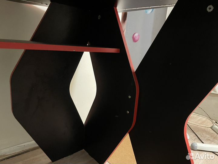 Игровой компьютерный стол