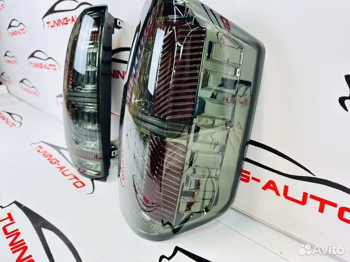 Стоп - сигналы Toyota Tundra (XK50) N8167