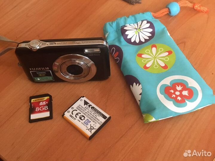 Цифровой фотоаппарат FujiFilm JV100