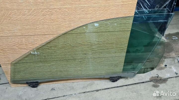 Стекло передней левой двери Ауди А4 В6