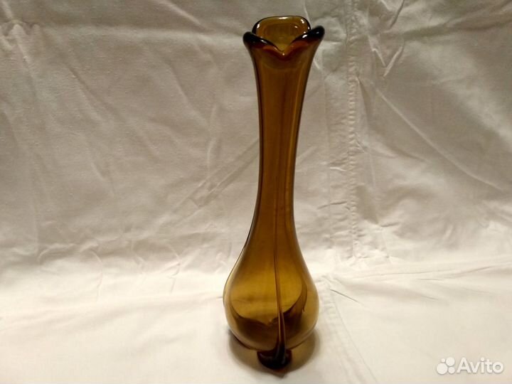 Интерьерная ваза. Гутное стекло. Для одного цветка