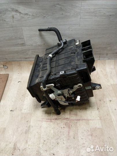 Корпус отопителя Kia Magentis седан G4JP 2.0 2005
