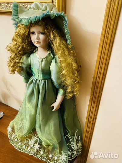 Кукла фарфоровая клеймо 66 см