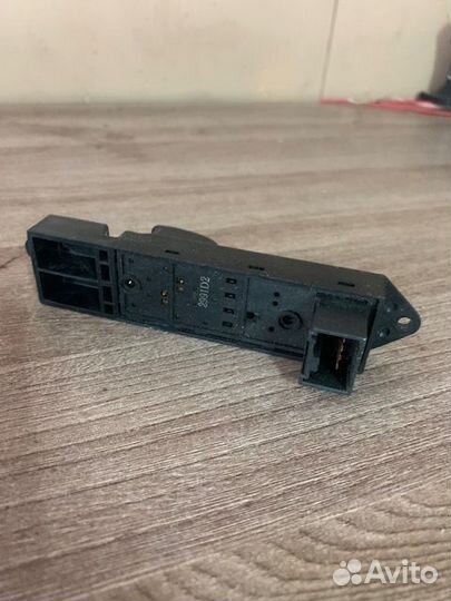 Кнопка стеклоподъемника mitsubishi pajero/montero