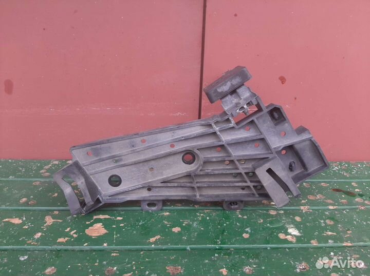 Кронштейн фары Infiniti M25 M37 M56 Q70 Y51