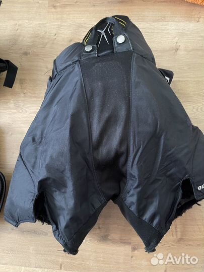 Хокейные вратарские шорты и нагрудник bauer