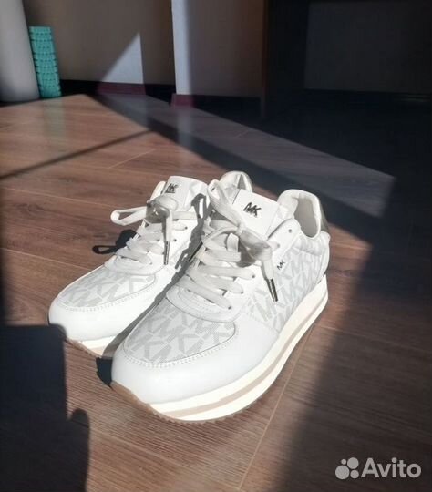 Кроссовки женские 39 размер