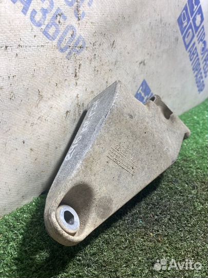 Кронштейн генератора Chevrolet Lacetti хэтчбек 1.4
