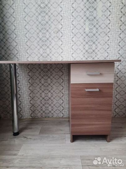 Письменный стол