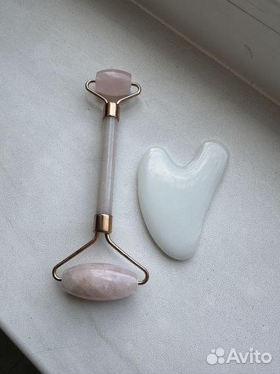 Набор гуаша скребок и роллер