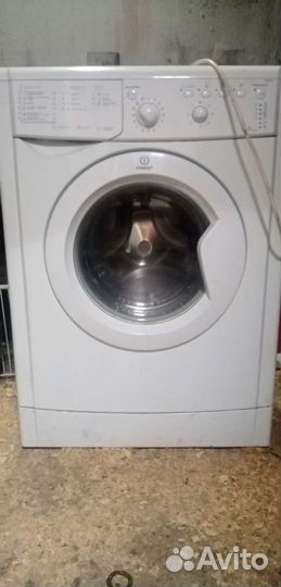 Стиральная машина бу Indesit 4кг с баком для дачи