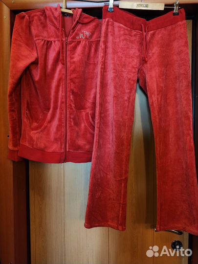 Костюм женский