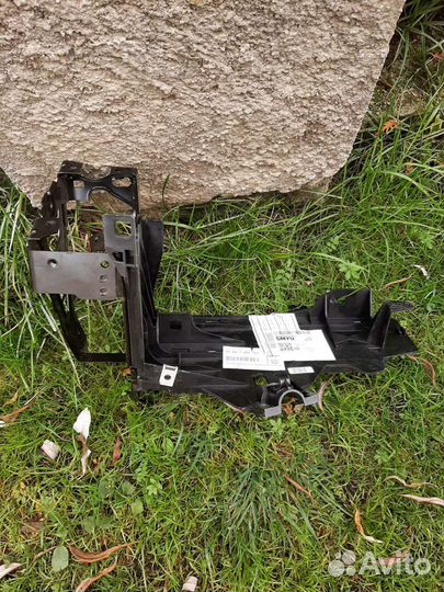 Кронштейн фары левый BMW 5 F10