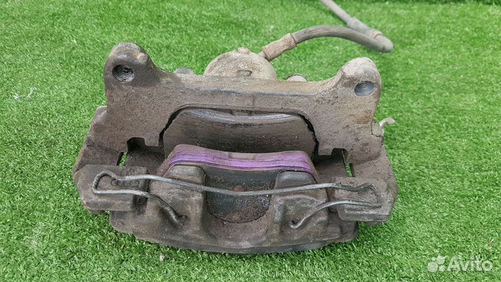 Передний правый тормозной суппорт passat B6