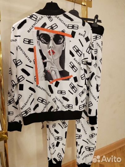 Костюм спортивный