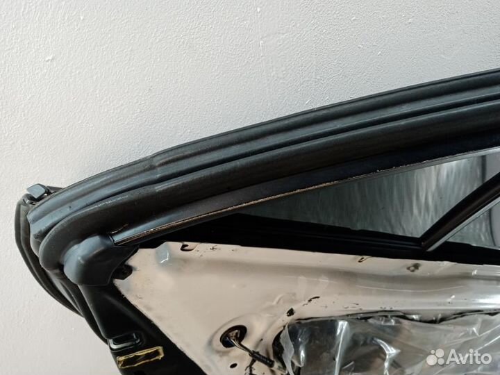 Уплотнитель двери Toyota Camry