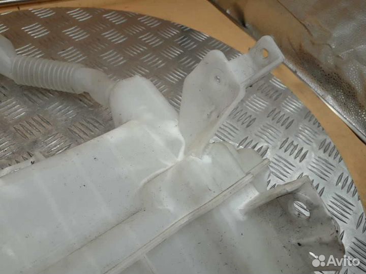 Бачок омывателя лобового стекла Mazda Mazda3