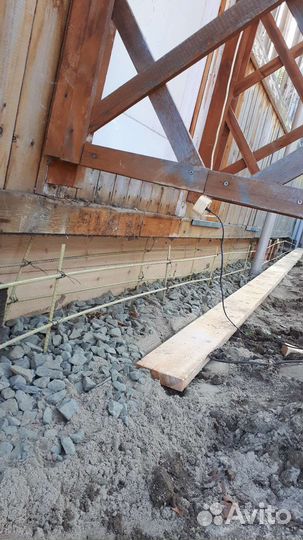 Строительная бригада плотники