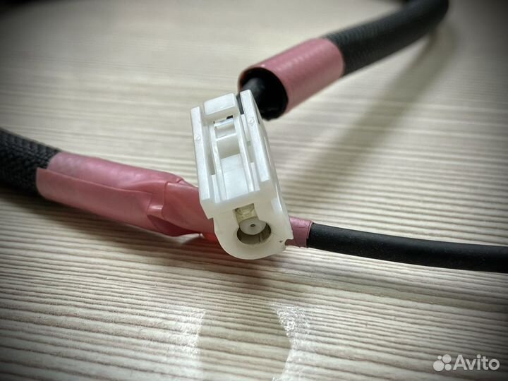 Оригинальная GPS антенна Toyota Touch 2 / 3