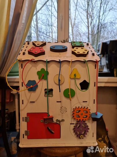 Бизиборд домик