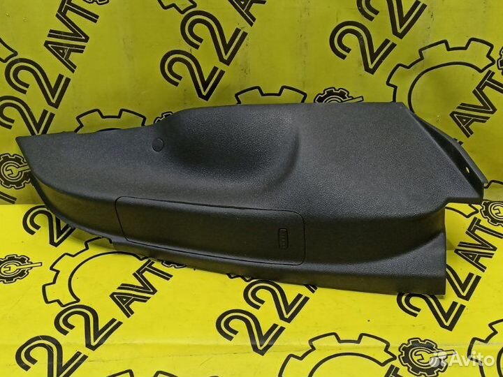 Накладка стойки нижняя задняя правая Volkswagen