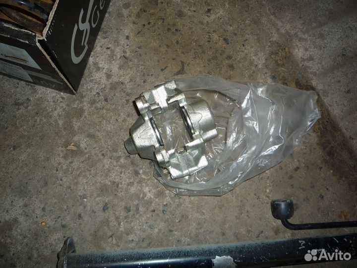 Суппорт задний правый на 124мерс