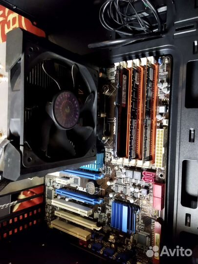 Материнская плата с процессором и памятью