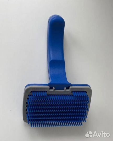 Самоочищающаяся щётка для вычесывания животных