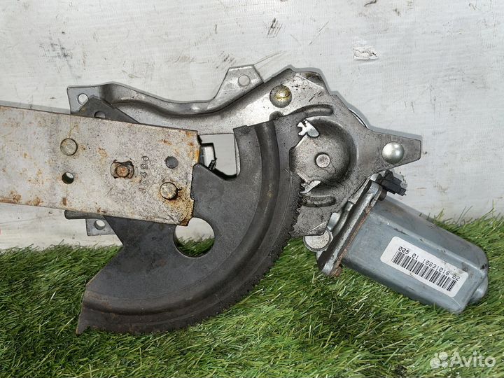 Стеклоподъемник задний правый Chevrolet Suburban G