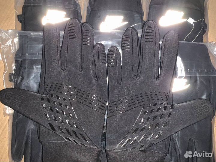 Перчатки Nike