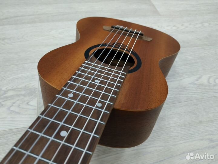 Гиталеле новая LAG с чехлом