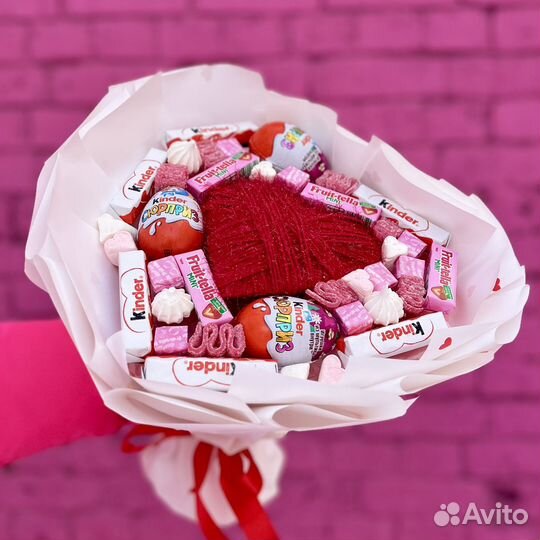 Сладкий букет. Букет из Киндеров. Букет love is
