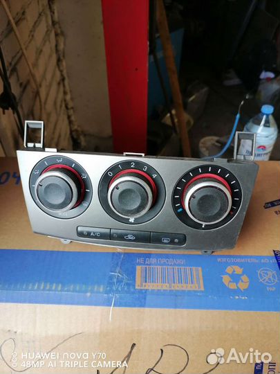 Блок управления отопителем Мазда 3 бк