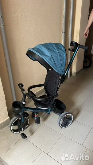 Трехколесный велосипед с ручкой