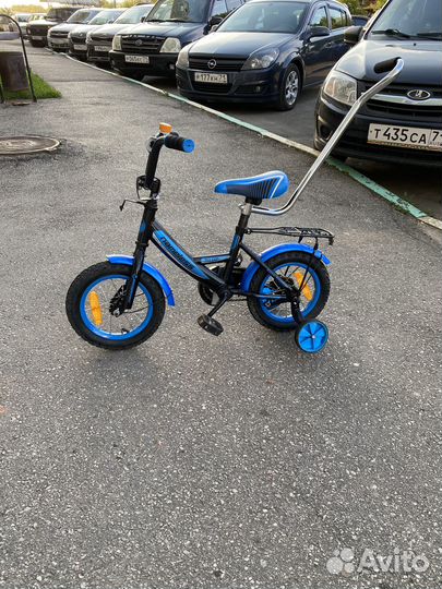 Детский велосипед с ручкой