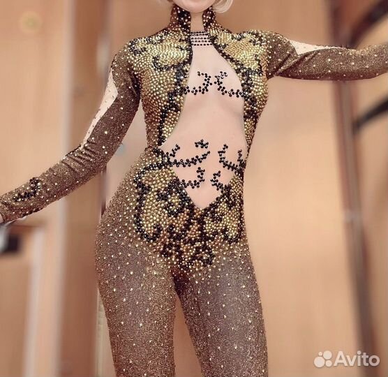 Костюм для сценического танца с кристаллами