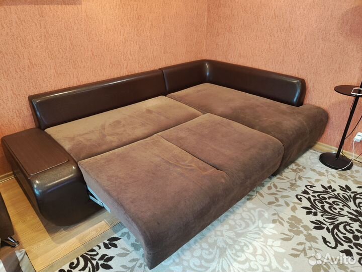 Кожаный угловой диван бу