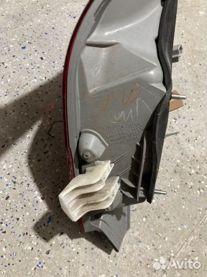 Фонарь задний правый toyota camry 50