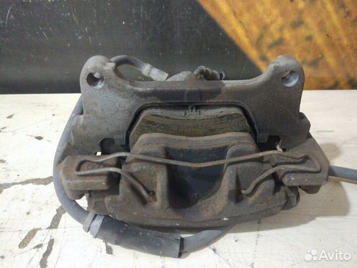 Суппорт передний левый Volkswagen Passat Variant